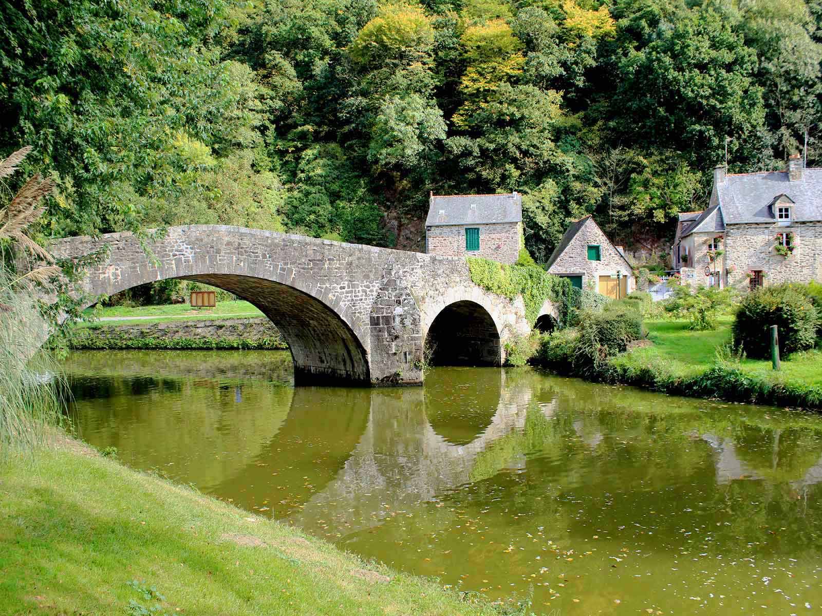 Dinan Brittany Holiday Rentals Apartments and Cottages Val Rive French Lettings | View of River Rance