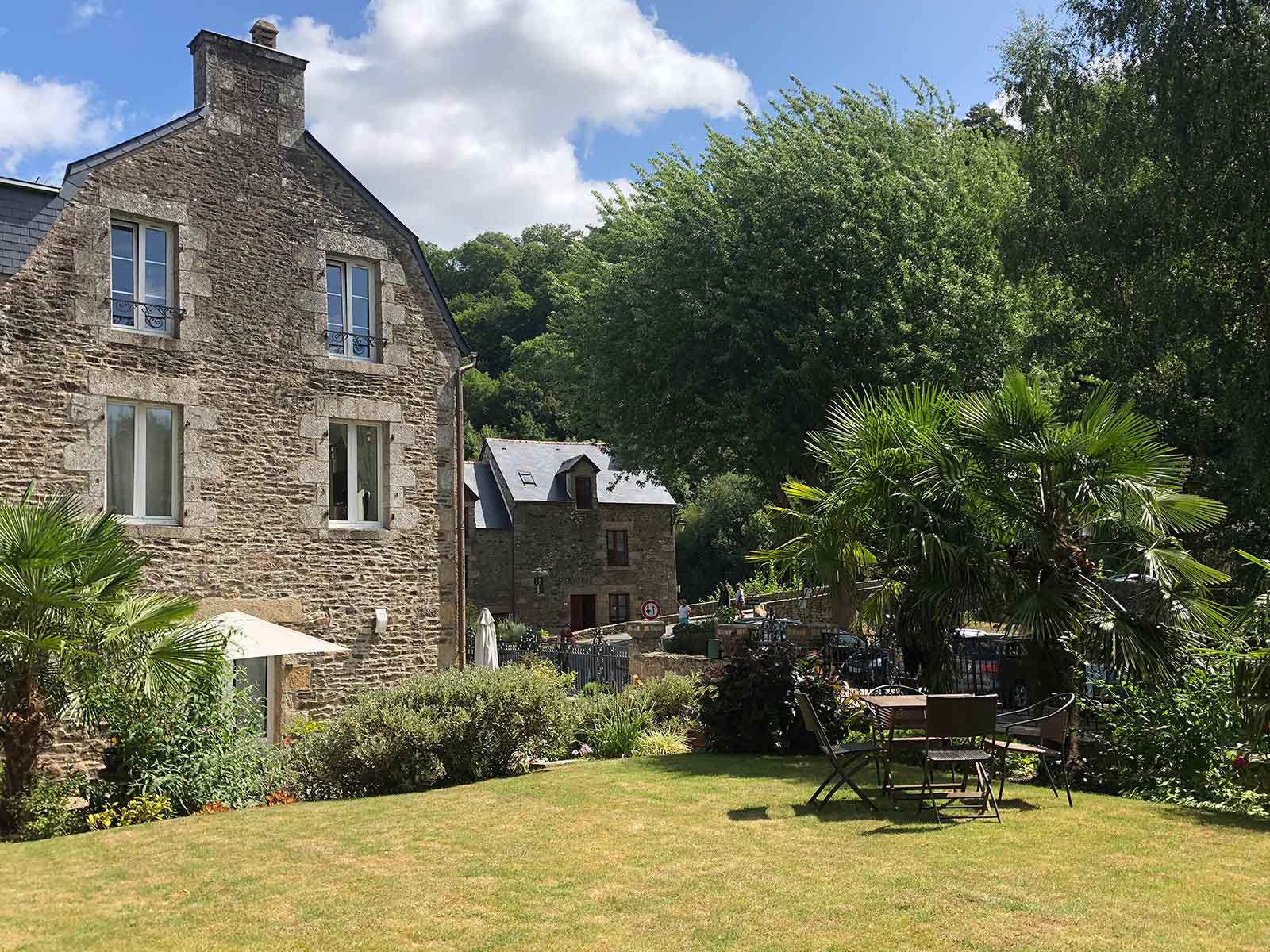 Dinan Brittany Holiday Rentals Apartments and Cottages Val Rive French Lettings | Main Building Exterior & Garden