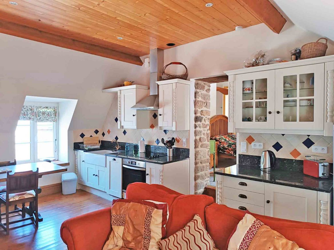 Dinan Self Catering Apartments and Holiday Cottage in Brittany Fryer Kitchen