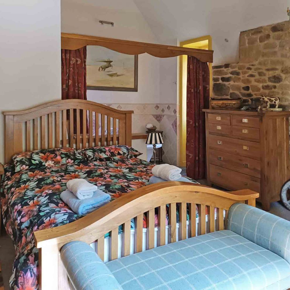 Dinan Self Catering Apartments and Holiday Cottage in Brittany Fryer Bedroom