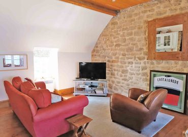 Dinan Self Catering Apartments and Holiday Cottage in Brittany Fryer Lounge Area