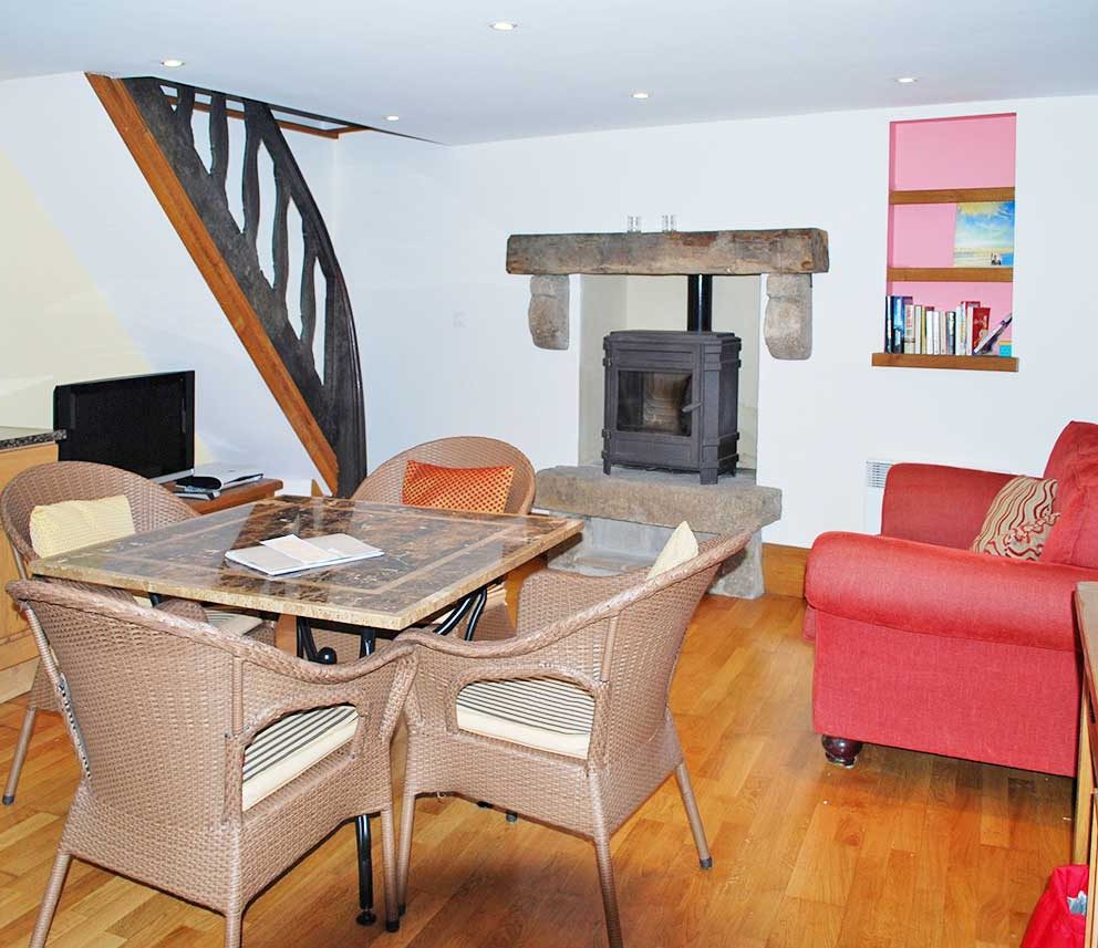 Dinan Self Catering Apartments and Holiday Cottage in Brittany Rose Lounge